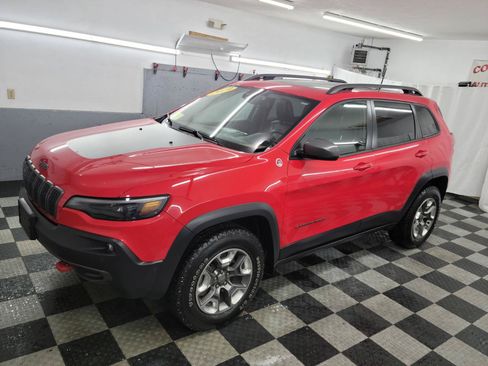 Used 2019 Jeep Cherokee Trailhawk AWD/4WD image 2