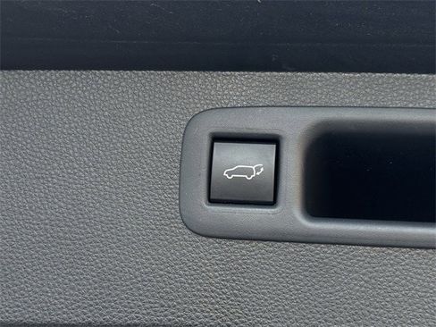 Used 2021 Toyota Highlander XLE image 34