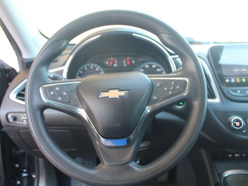 Used 2021 Chevrolet Malibu LT image 14
