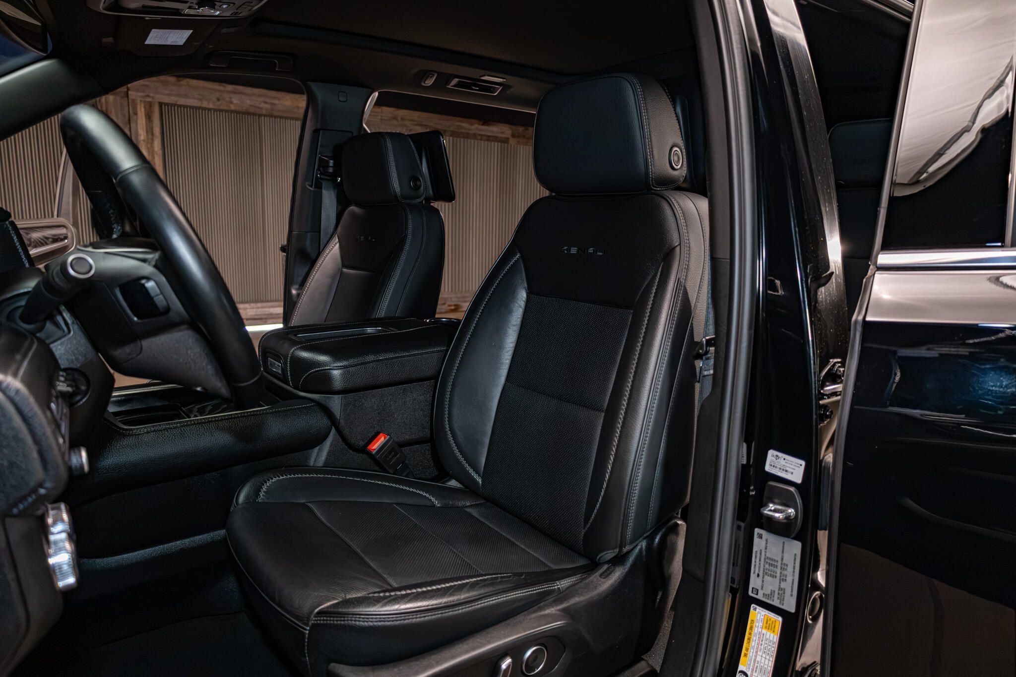 Used 2024 GMC Yukon XL Denali AWD/4WD image 21
