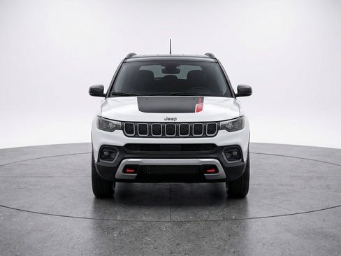 Used 2025 Jeep Compass Trailhawk image 2