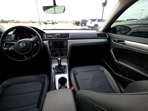 Used 2019 Volkswagen Passat 2.0T Wolfsburg w/ Wheels & Sunroof Package image 18