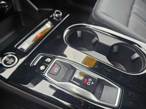 Used 2025 Audi Q6 e-tron Premium w/ Convenience Package image 32