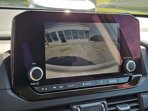 Certified 2024 Nissan Pathfinder S image 17