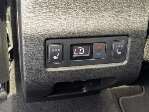 Used 2025 Mitsubishi Outlander SEL AWD/4WD image 19