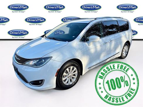 Used 2018 Chrysler Pacifica Touring-L image 3