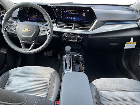 Used 2025 Chevrolet Trax LT FWD image 13