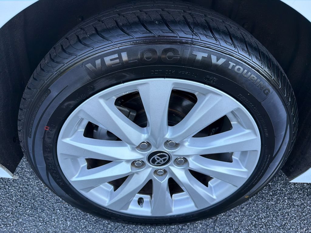 Used 2020 Toyota Camry LE w/ Convenience Package FWD image 17