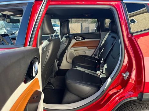 Used 2023 Jeep Compass Limited image 16