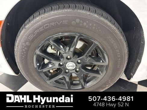 Used 2022 Chrysler Pacifica Touring-L FWD image 5