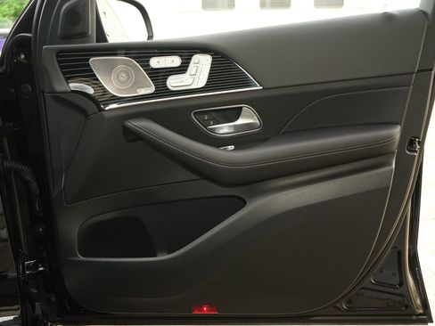 Used 2025 Mercedes-Benz GLS 450 4MATIC image 30