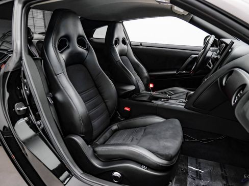 Used 2013 Nissan GT-R Premium image 48