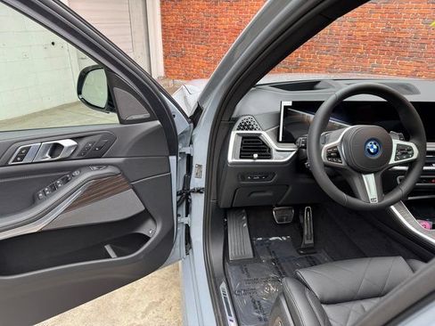 Used 2026 BMW X5 xDrive50e w/ M Sport Package AWD/4WD image 9