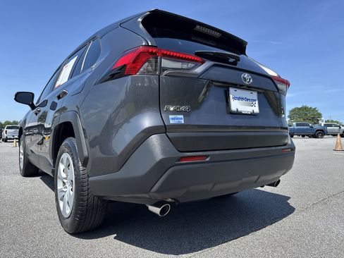 Used 2019 Toyota RAV4 LE FWD image 8