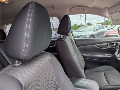 Used 2019 Nissan Rogue SV FWD image 24