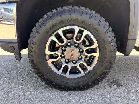 Used 2023 GMC Sierra 3500 SLE image 9