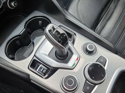 Used 2023 Alfa Romeo Giulia Veloce image 10