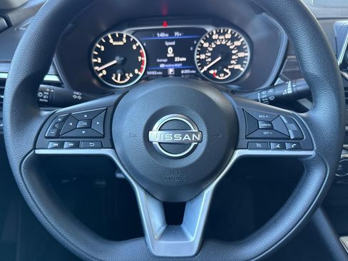 Used 2025 Nissan Altima 2.5 SV FWD image 16