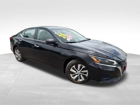 Certified 2025 Nissan Altima 2.5 S FWD image 1