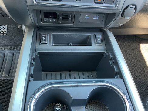 Used 2024 Nissan Titan SV w/ SV Convenience Package RWD image 19