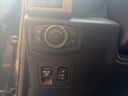 Used 2018 Ford F150 Platinum w/ Equipment Group 701A Luxury image 19