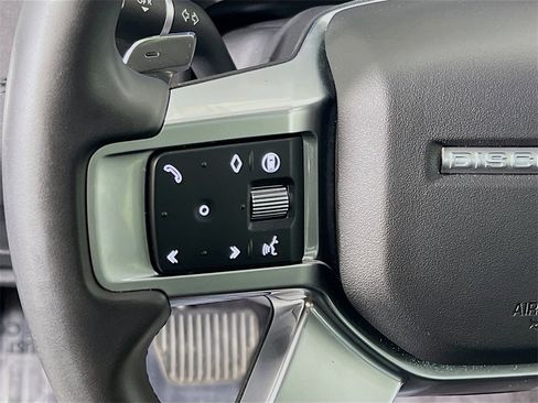 Used 2024 Land Rover Discovery S image 10