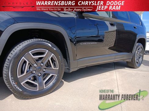 New 2026 Jeep Cherokee Laredo image 30