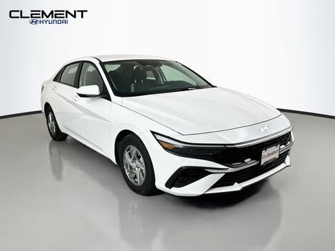 New 2026 Hyundai Elantra SE FWD image 3