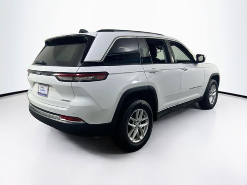 Used 2023 Jeep Grand Cherokee Laredo image 5