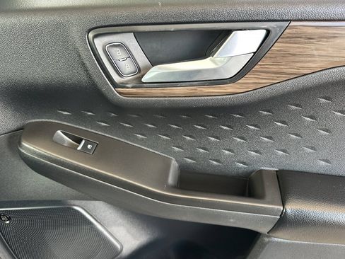Used 2020 Ford Escape Titanium w/ Titanium Premium Package 2.0 AWD/4WD image 19