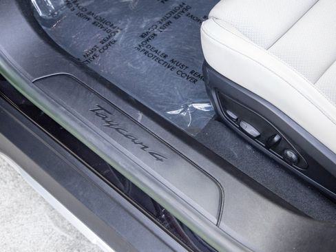 Certified 2022 Porsche Taycan 4 Cross Turismo image 25