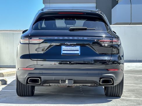 Used 2023 Porsche Cayenne AWD/4WD image 7