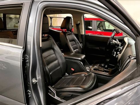 Used 2020 GMC Canyon Denali image 8