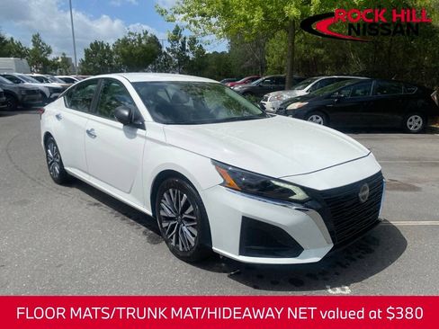 Certified 2025 Nissan Altima 2.5 SV FWD image 1