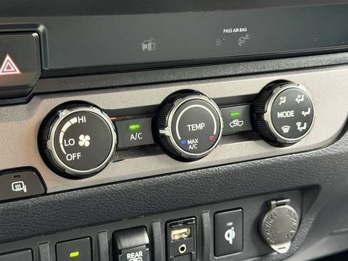 Used 2019 Toyota Tacoma TRD Sport w/ Technology Package AWD/4WD image 25