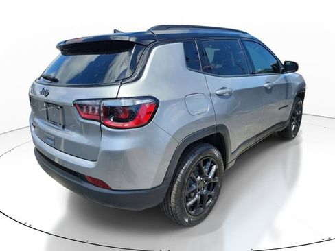 Used 2024 Jeep Compass Latitude w/ Altitude Special Edition image 2