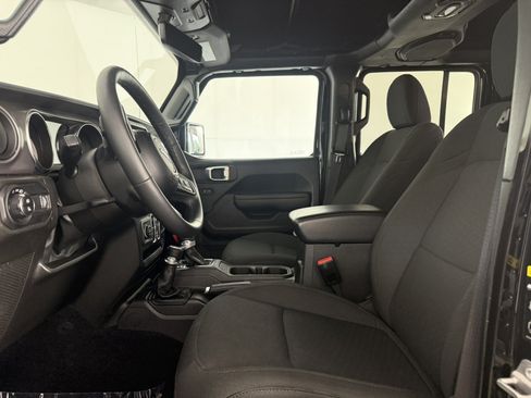 Used 2023 Jeep Gladiator Sport AWD/4WD image 18