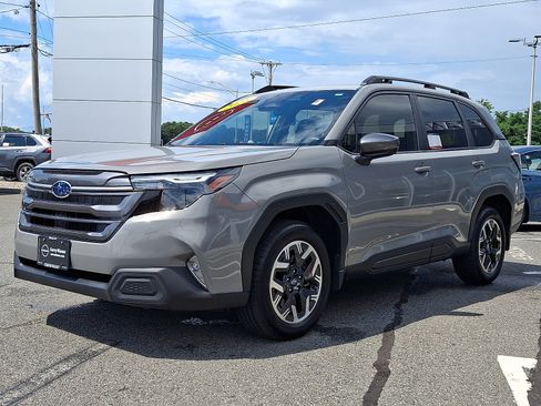 Used 2025 Subaru Forester Premium AWD/4WD image 3