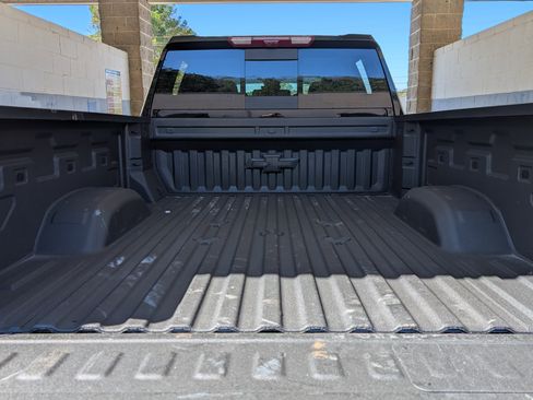 Used 2025 Chevrolet Silverado 2500 High Country w/ High Country Premium Package image 19