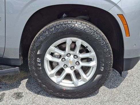Certified 2025 Chevrolet Suburban LT AWD/4WD image 8