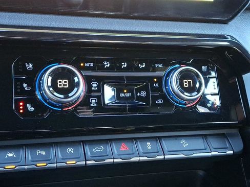 Certified 2023 GMC Sierra 1500 AT4 w/ AT4 Premium Package image 17