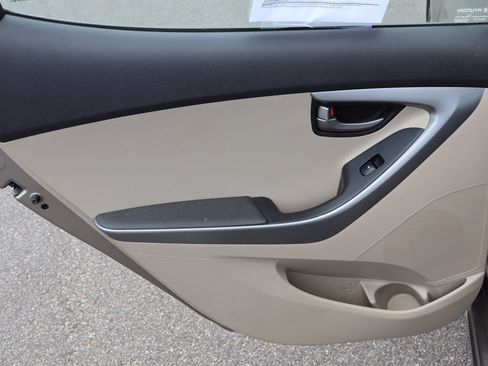 Used 2016 Hyundai Elantra SE FWD image 26
