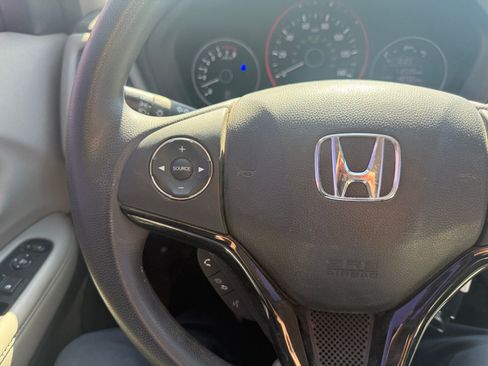 Used 2017 Honda HR-V LX image 17