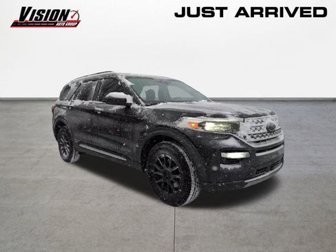 Used 2022 Ford Explorer XLT w/ Equipment Group 202A image 3