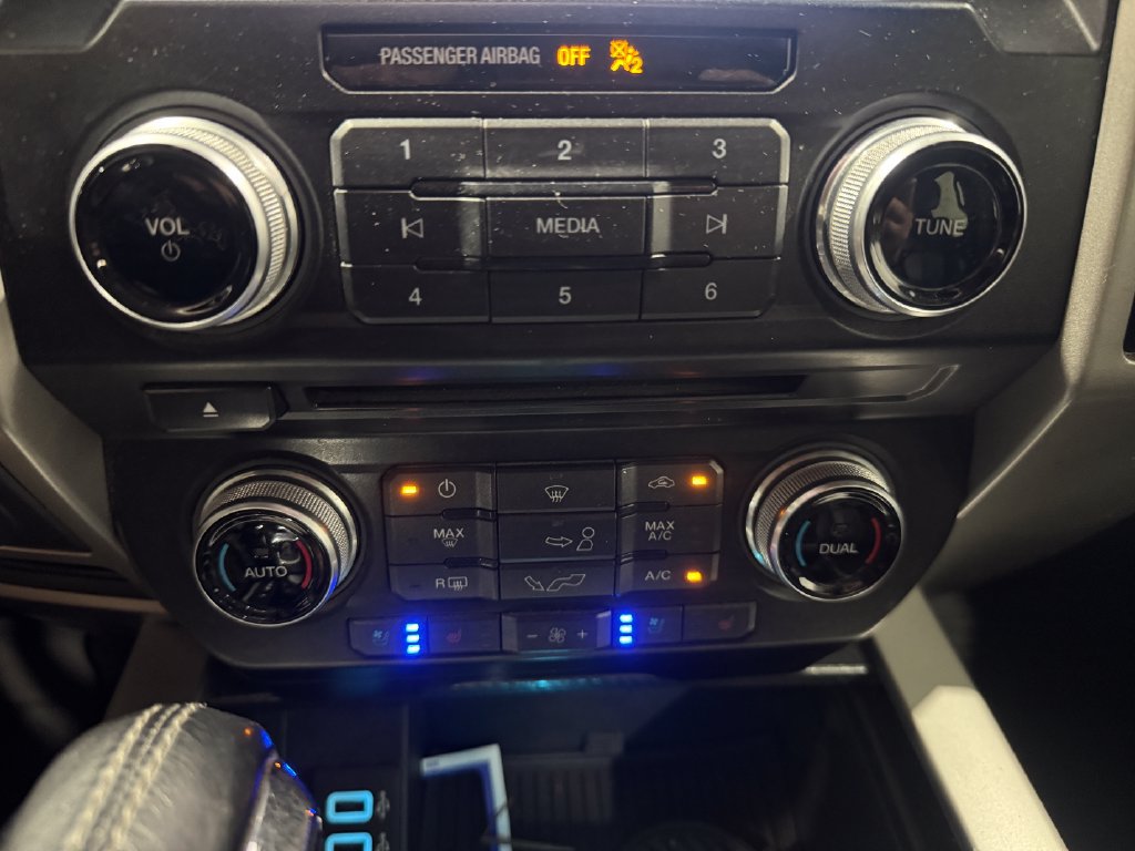 Used 2018 Ford F150 Lariat w/ Equipment Group 502A Luxury AWD/4WD image 32