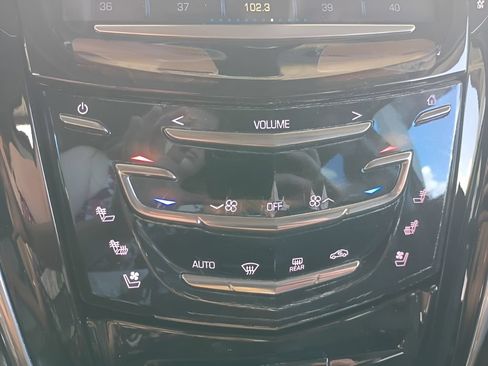 Used 2016 Cadillac Escalade Luxury AWD/4WD image 22
