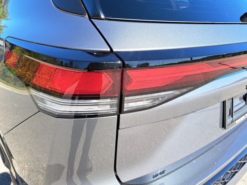 New 2026 Volkswagen Tiguan SE R-Line image 32