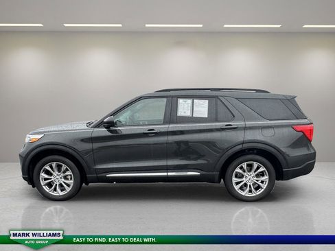 Used 2022 Ford Explorer XLT w/ Equipment Group 202A image 6
