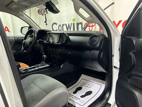 Used 2022 Toyota Tacoma SR AWD/4WD image 12