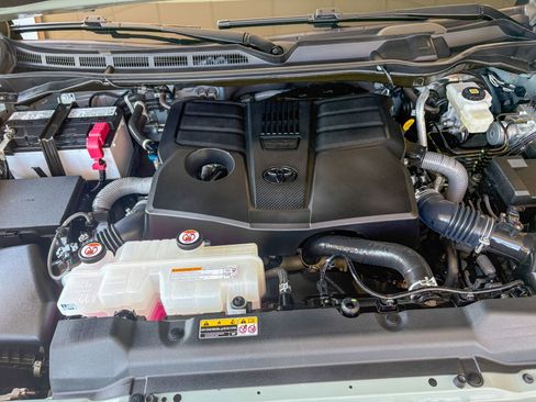 Used 2024 Toyota Tundra Limited w/ Power Package AWD/4WD image 28